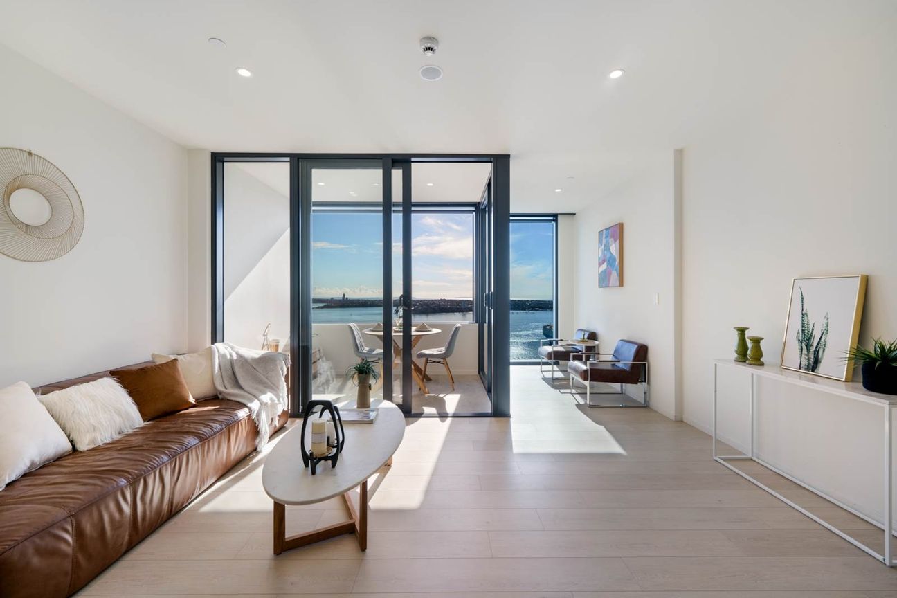 Luxury 1 Bed in Prestigious Pacifica - Widok 3