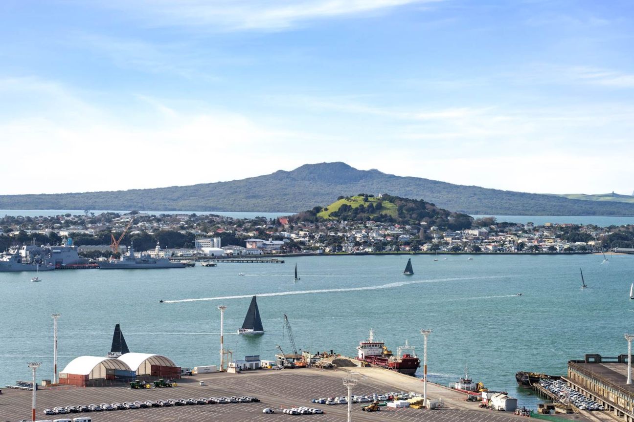 Luxury 1 Bed in Prestigious Pacifica - Widok 2