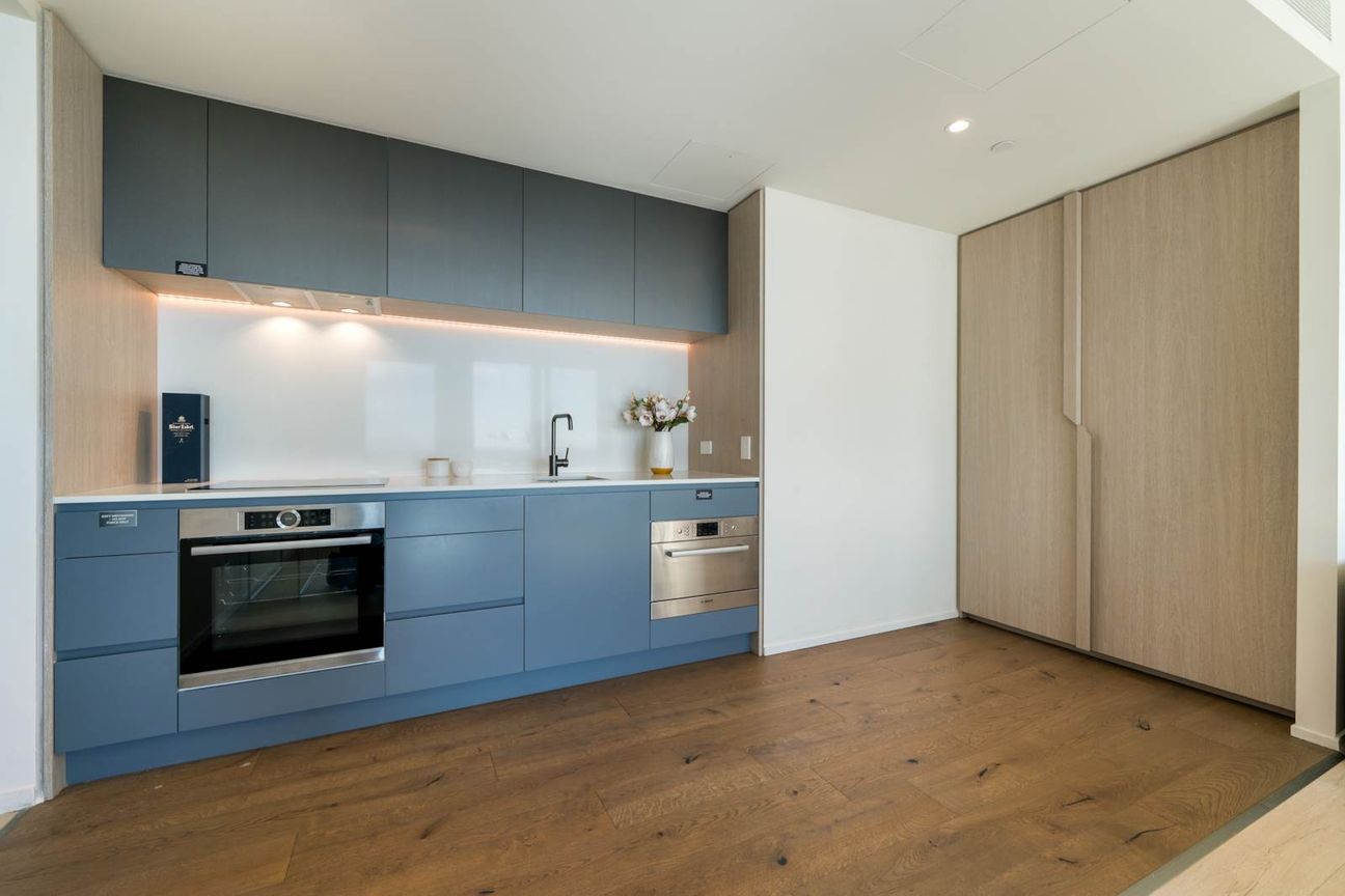 Luxury 1 Bed in Prestigious Pacifica - Widok 6