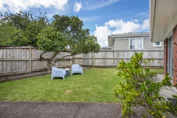 1/61 McClintock Road, Massey