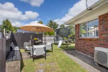 1/61 McClintock Road, Massey