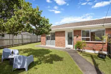 1/61 McClintock Road, Massey