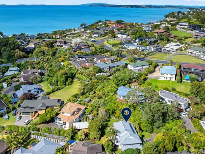 37 Vista Motu, Red Beach