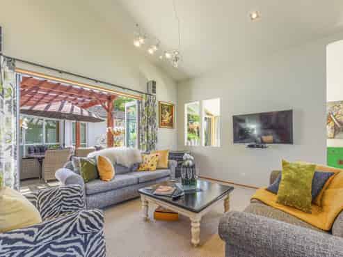 16 Aratia Way, Richmond