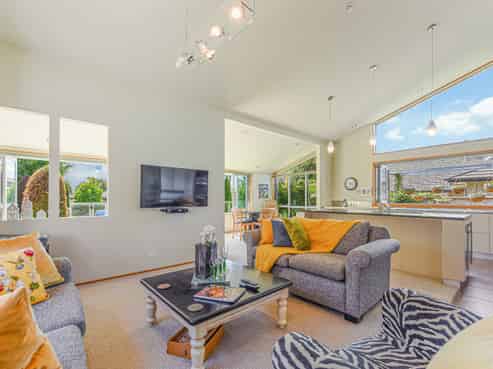 16 Aratia Way, Richmond