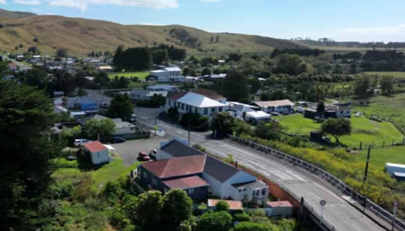 8 Jones Street, Porangahau