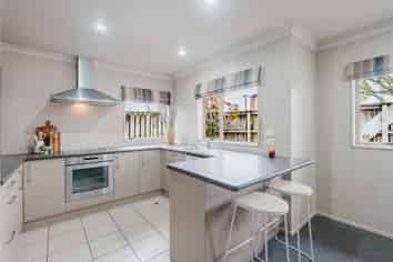 2 Gary John Lane, Frankton
