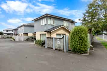 2 Gary John Lane, Frankton