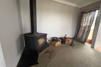 7 Whitestone crescent , Weston