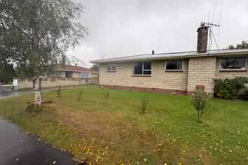 7 Whitestone crescent , Weston