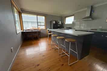 7 Whitestone crescent , Weston