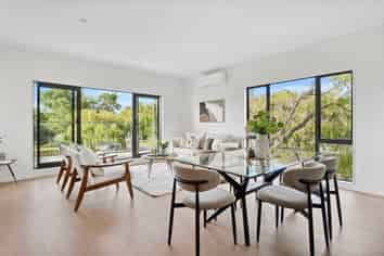 3/21 Erima Avenue, Point England