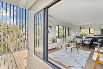 3/21 Erima Avenue, Point England