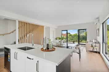 3/21 Erima Avenue, Point England