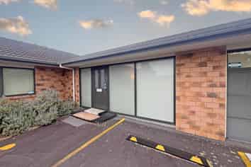 GROUND FLOOR OFFICE ALONG TE IRIRANGI DRIVE
