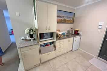 GROUND FLOOR OFFICE ALONG TE IRIRANGI DRIVE
