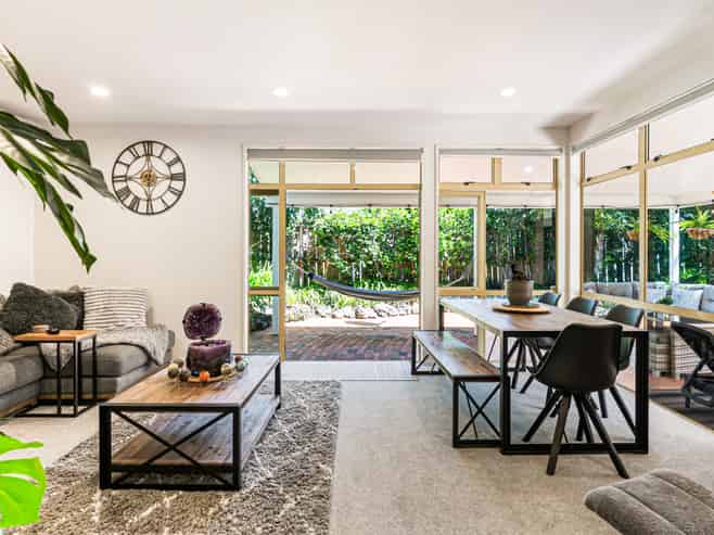 484 Beach Road, Murrays Bay