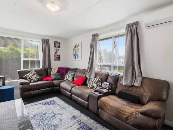 28 Meadowbank Crescent, Fordlands