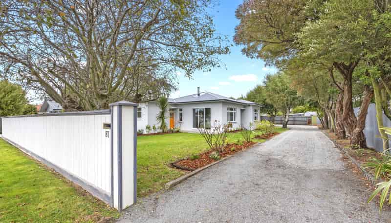 87 Racecourse Road, Sockburn