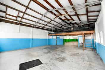 CITY FRINGE WAREHOUSE / SHOWROOM
