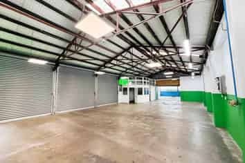 CITY FRINGE WAREHOUSE / SHOWROOM
