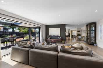 8 Cunneen Place, Aidanfield