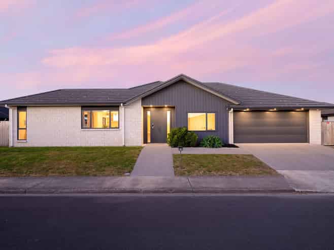 8 Faber Place, Rototuna North