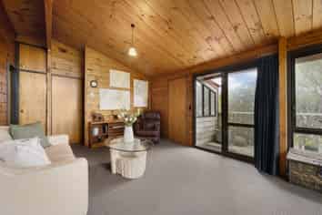 6A Jacaranda Grove, Maungaraki