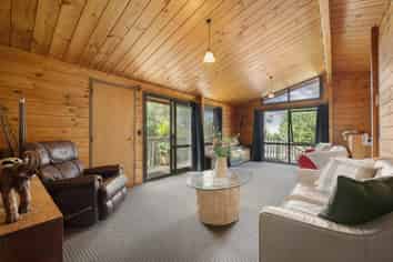 6A Jacaranda Grove, Maungaraki