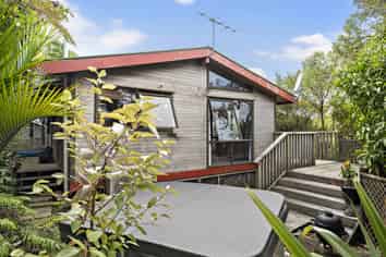 6A Jacaranda Grove, Maungaraki