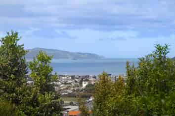 6A Jacaranda Grove, Maungaraki