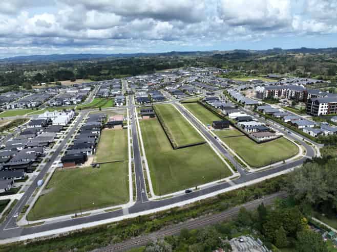  Croatia Ave , Huapai