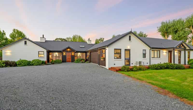 6 Orchard Lane, Amberley