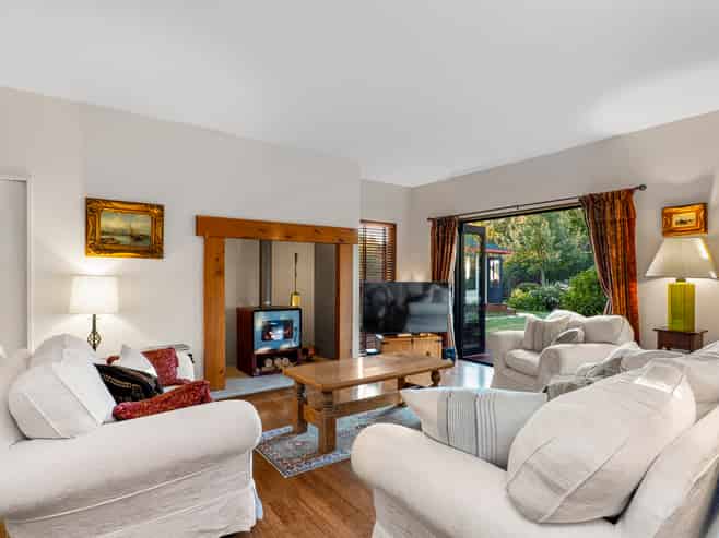 6 Orchard Lane, Amberley