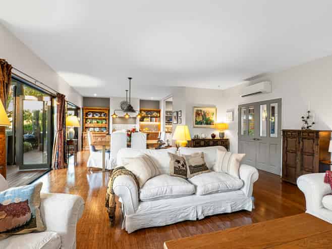 6 Orchard Lane, Amberley