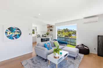 65 Chartwell Drive, Crofton Downs