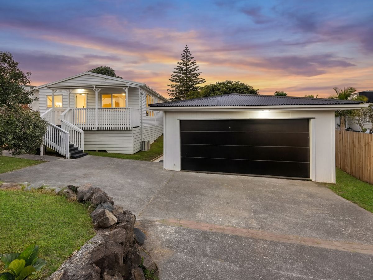 1/2 Enderby Drive, Te Atatu Peninsula, Waitakere City, Auckland