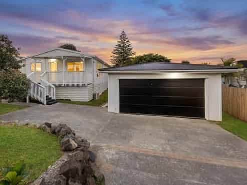 1/2 Enderby Drive, Te Atatu Peninsula