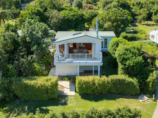  The Pines, Endeavour Inlet