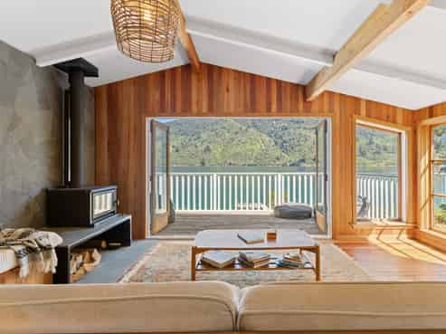  The Pines, Endeavour Inlet