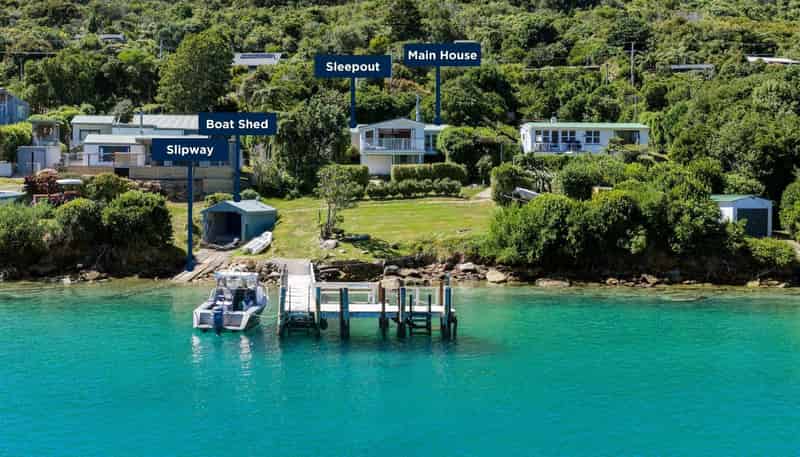  The Pines, Endeavour Inlet