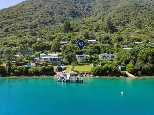  The Pines, Endeavour Inlet