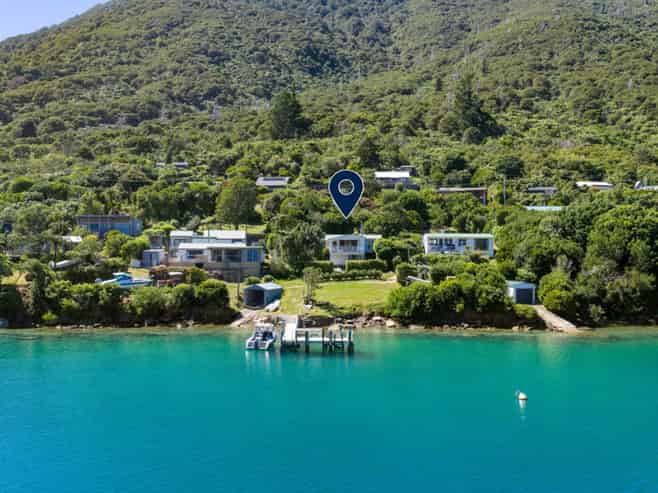  The Pines, Endeavour Inlet