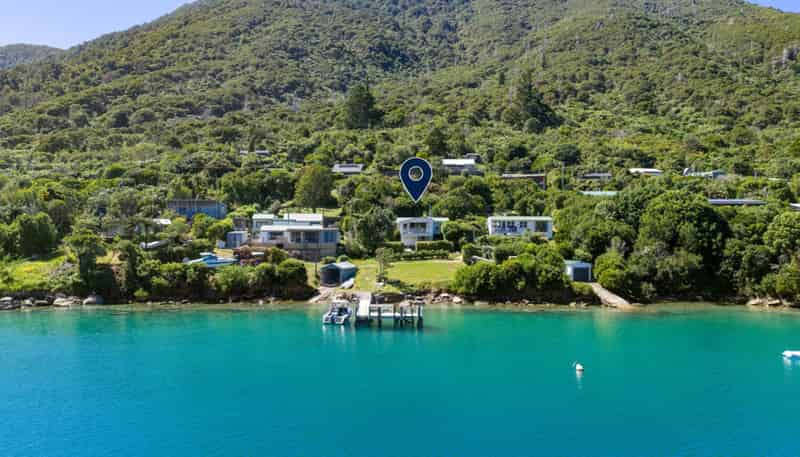 The Pines, Endeavour Inlet
