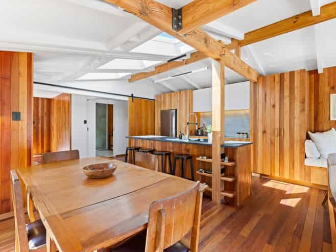  The Pines, Endeavour Inlet