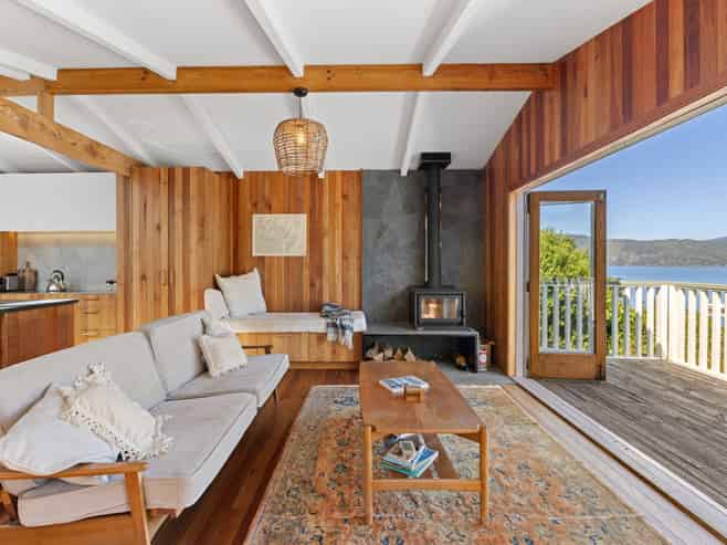  The Pines, Endeavour Inlet