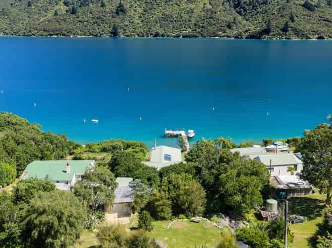 The Pines, Endeavour Inlet