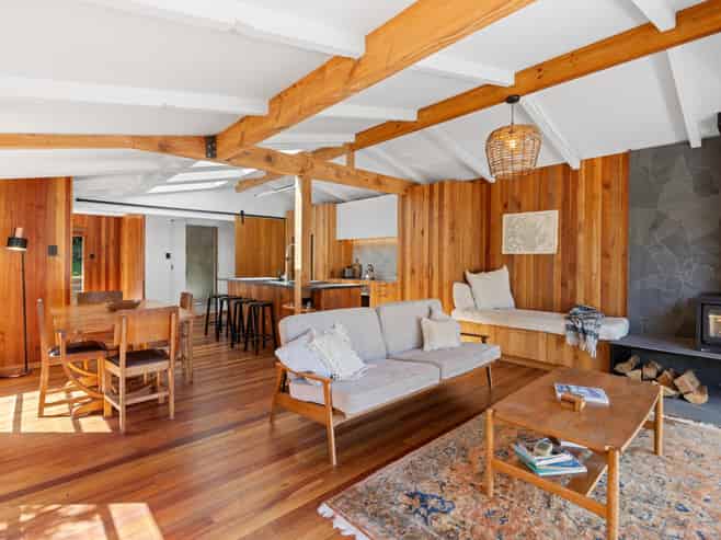  The Pines, Endeavour Inlet