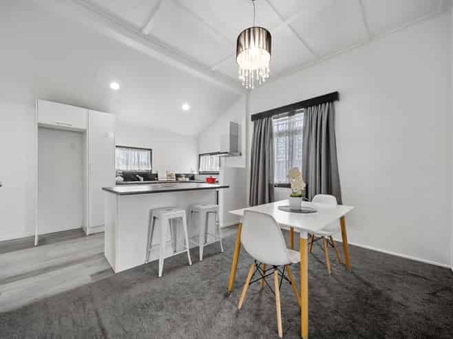 2/17 Cleek Road, Mangere East