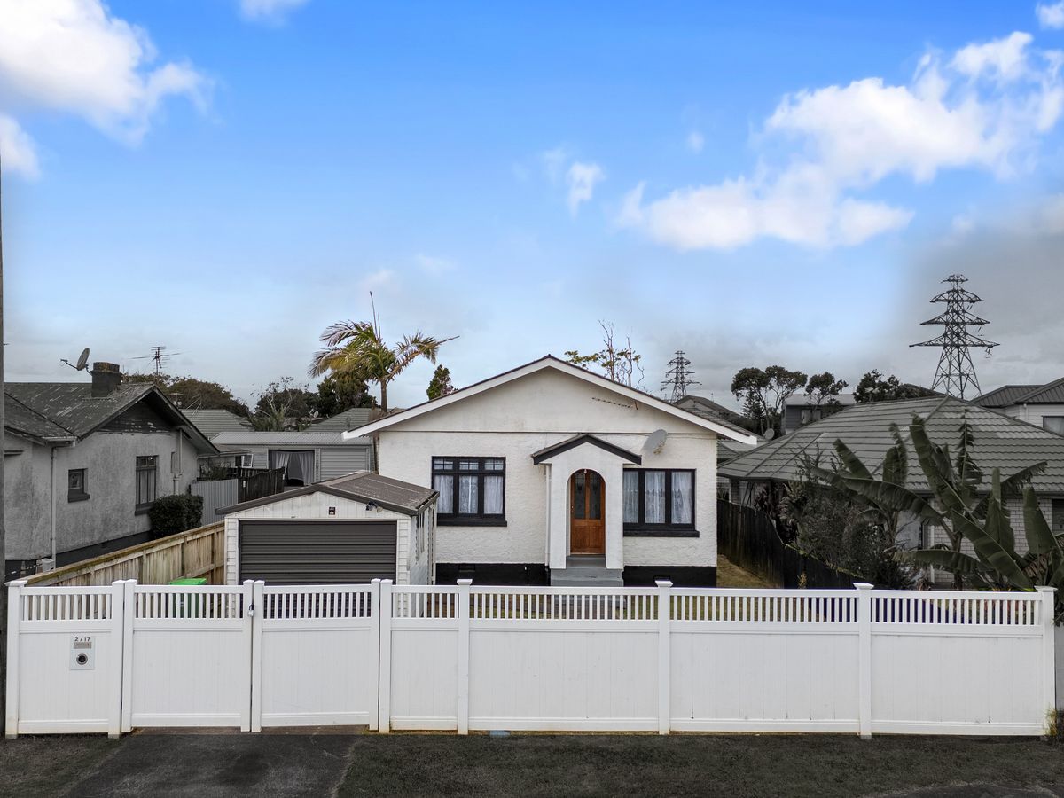 2/17 Cleek Road, Mangere East, Manukau City, Auckland